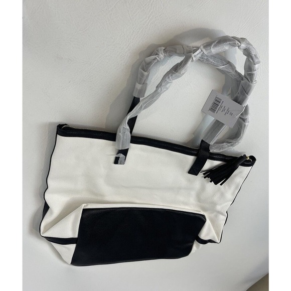 Walter Baker Carly White and Black Canvas Daytripper Bag, New, MSRP $198 - Picture 7 of 8